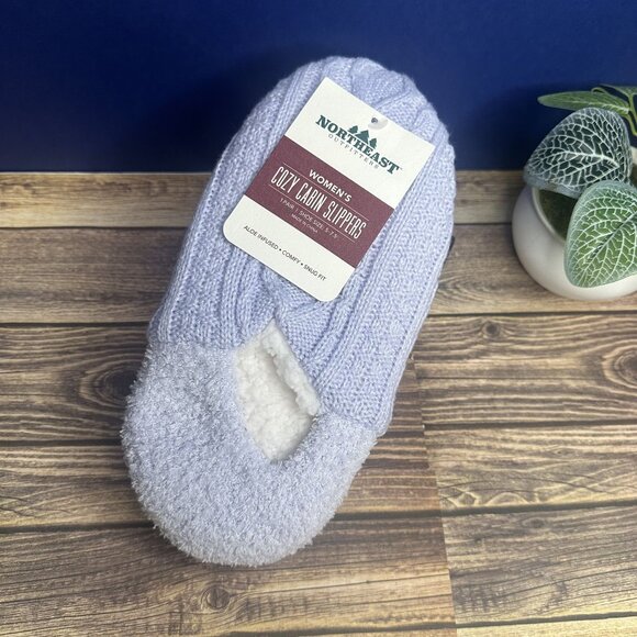 Northeast Outfitters Accessories - NWT Northeast Outfitters Women's Cozy Cabin Slippers Size S/M (Diamond Blue)